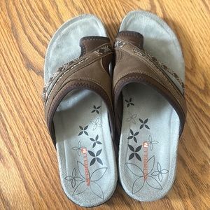 Merrell Dark Earth Sandals sz 8 women’s